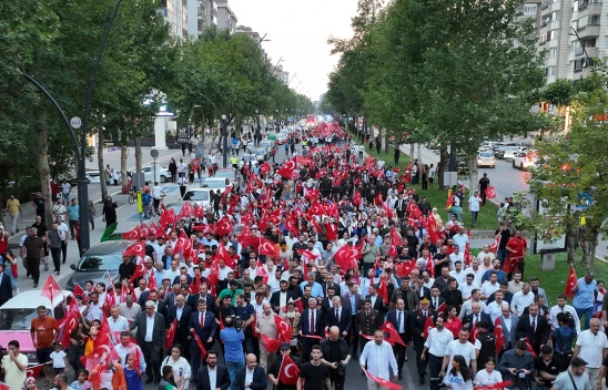 Kahramanmaraş, Demokrasi ve Milli Birlik kortejinde buluştu