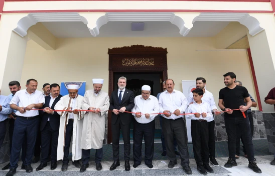 Kahramanmaraş depreminde yıkılan cami yeniden ibadete açıldı