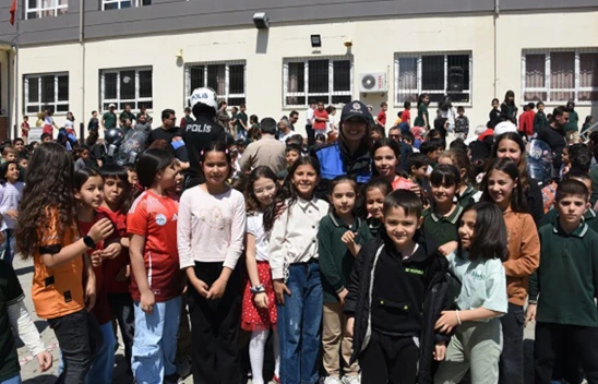 Kahramanmaraş Emniyet Müdürlüğü'nden 23 Nisan'a özel anlamlı kutlama