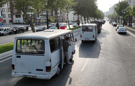 Kahramanmaraş Geleneksel Ağustos Fuarı, nostalji konvoyuyla kapılarını açtı