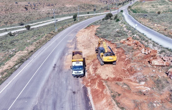 Kahramanmaraş'ın Afşin ilçesi kırsalında ulaşım atağı