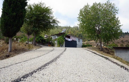 Kahramanmaraş'ın kırsal bölgelerinde ulaşım ağı devam ediyor