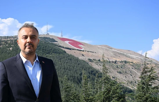 Kahramanmaraş'ın zirvesine dev Türk bayrağı ve İstiklal Madalyası işleniyor