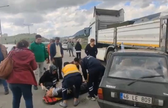 Kahramanmaraş-Kayseri karayolunda otomobil TIR'ın altına girdi, 1'i ağır 2 yaralı