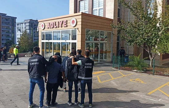 Kahramanmaraş polisi, uyuşturucu ve aranan şahıslara geçit vermedi