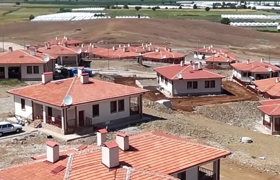 Kahramanmaraş'ta 3 bin köy evinin anahtarı AFAD'a teslim edildi