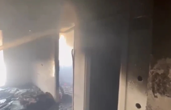 Kahramanmaraş'ta ağır hasarlı binada korkutan yangın