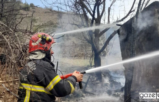 Kahramanmaraş'ta ahşap ve yığma yapı ev, yangında küle döndü