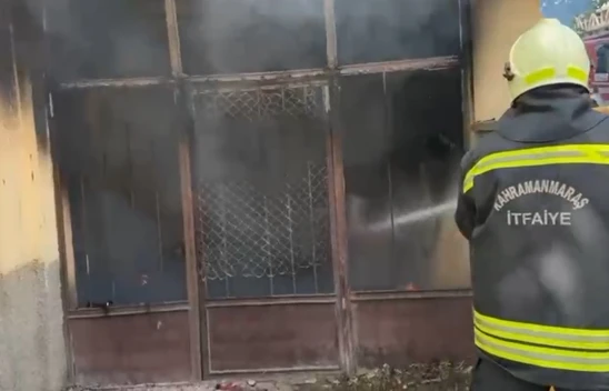 Kahramanmaraş'ta apartman deposu alev aldı