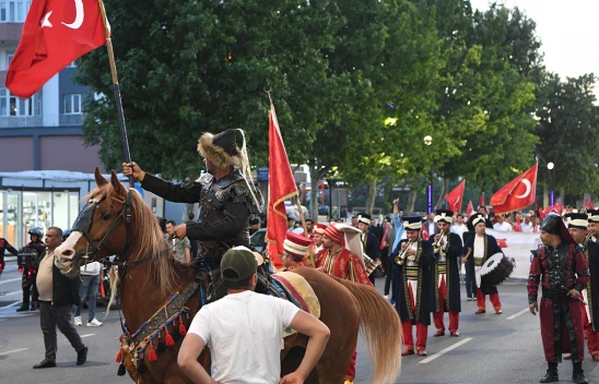 Kahramanmaraş'ta binlerce kişi kortej yürüyüşünde buluştu