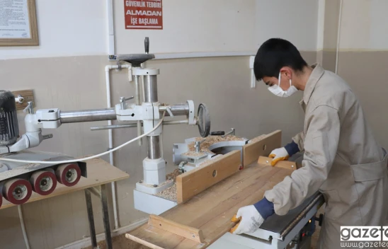 Kahramanmaraş'ta bu öğrenciler hem üretiyor hem de öğreniyor