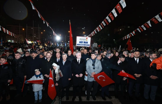 Kahramanmaraş'ta caddeler kırmızı-beyaza büründü