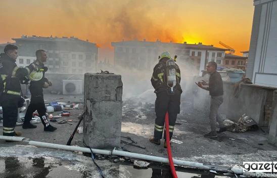 Kahramanmaraş'ta çatı katındaki atıklar yangın çıkardı, can kaybı yok