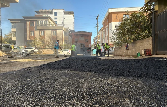 Kahramanmaraş'ta eş zamanlı üstyapı onarım ve yenileme çalışmaları devam ediyor