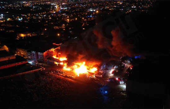 Kahramanmaraş'ta geri dönüşüm fabrikasında yangın