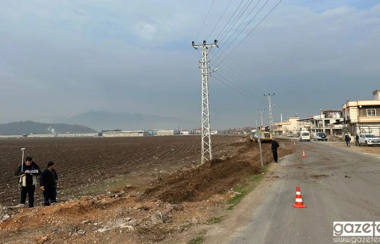 Kahramanmaraş'ta iki mahalleyi birleştiren yolda kaldırım çalışması