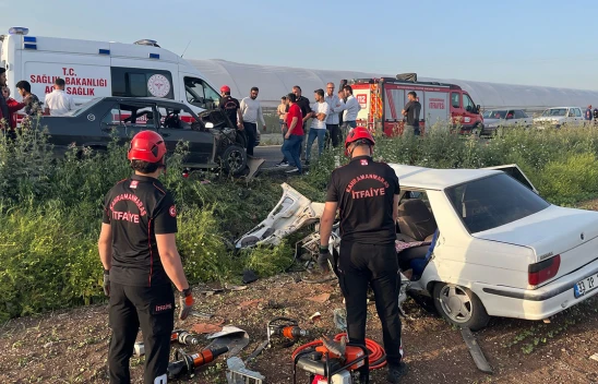 Kahramanmaraş'ta iki otomobil kafa kafaya çarpıştı, 6 yaralı