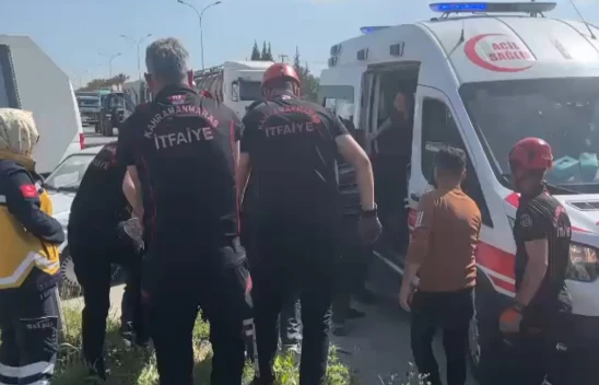 Kahramanmaraş'ta iki ticari araç kafa kafaya çarpıştı, 3 yaralı