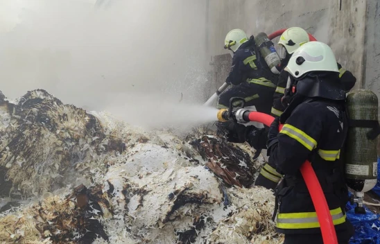 Kahramanmaraş'ta karton bardak imalathanesinde yangın!