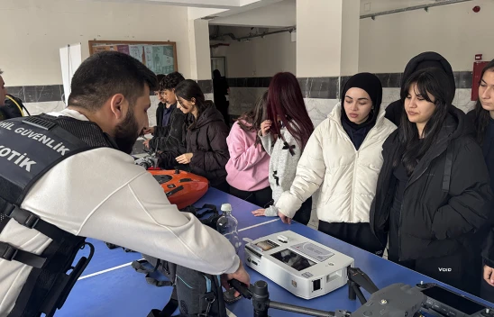 Kahramanmaraş'ta lise öğrencilerine Sahil Güvenlik Komutanlığı tanıtıldı