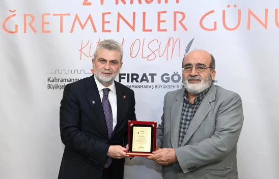 Kahramanmaraş'ta meslekte 40 yılı aşan öğretmelere özel plaket