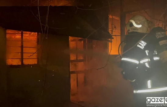 Kahramanmaraş'ta metruk binada çıkan yangın paniğe neden oldu