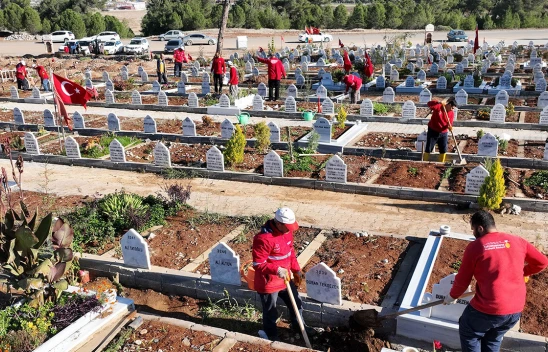 Kahramanmaraş'ta mezarlıklarında bakım ve düzenleme çalışmaları sürüyor