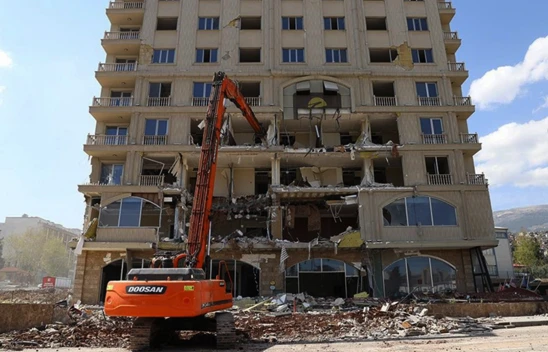Kahramanmaraş'ta orta hasarlı yapıların yıkım ihalesi açıldı
