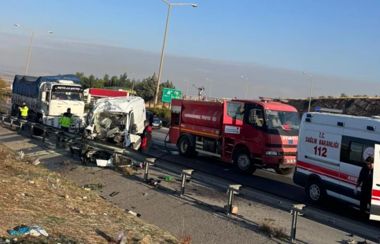 Kahramanmaraş'ta otobanda çift taraflı trafik kazası! 1 ölü, 1 yaralı