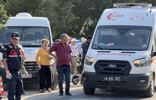 Kahramanmaraş'ta otomobil yayalara çarptı! 2 kişi ölü, 3 kişi yaralandı