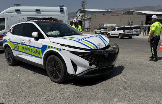 Kahramanmaraş'ta polis aracı ile hafif ticari araç çarpıştı! 3 kişi yaralandı