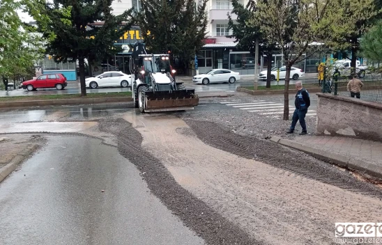 Kahramanmaraş'ta sağanak yağış sonrası temizlik çalışması başlatıldı