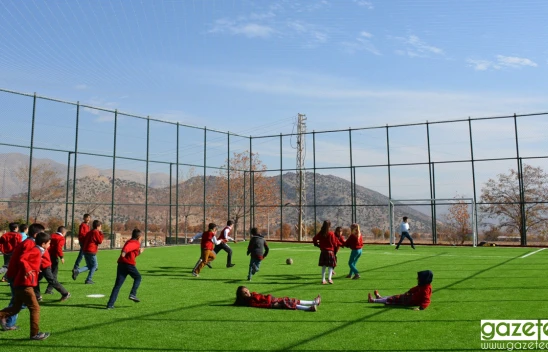 Kahramanmaraş'ta Spor Vadisi ve 50 mahalleye sentetik saha için imzalar atıldı