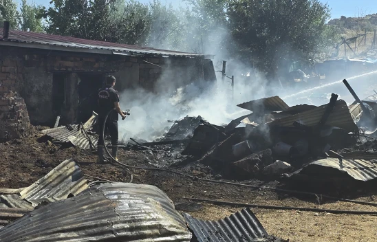 Kahramanmaraş'ta tandırlıkta çıkan yangın eve sıçradı