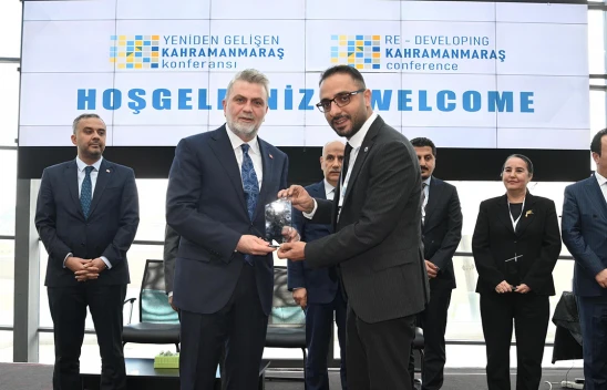 Kahramanmaraş'ta tarihi zirve! Yeniden gelişen Kahramanmaraş konferansı başladı