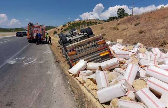 Kahramanmaraş'ta TIR devrildi, 1 kişi yaralandı