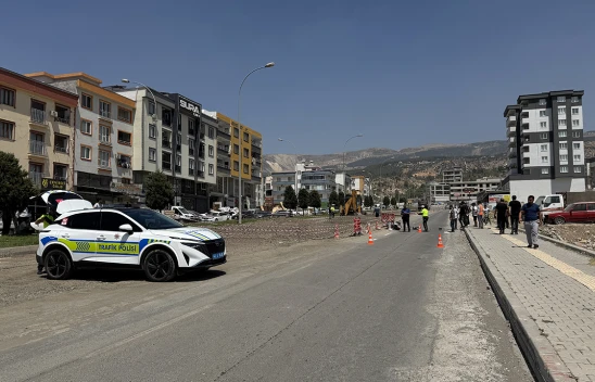 Kahramanmaraş'ta üzerinden iş makinesi geçen motosiklet sürücüsü öldü