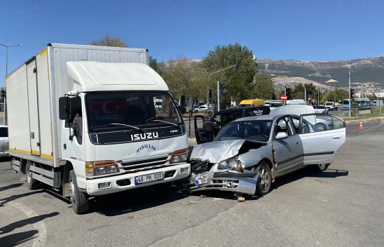 Kahramanmaraş'ta zincirleme trafik kazası, 3 kişi yaralandı