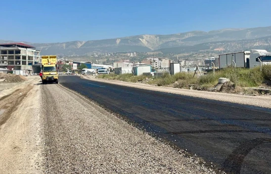 Kahramanmaraş Yeni Sanayi Sitesi'nde asfalt serimi başladı