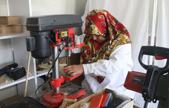 Kahramanmaraşlı kadın girişimci, atık talaşını sanat eserlerine dönüştürüyor