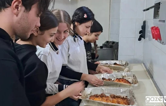 Kahramanmaraşlı öğrenciler yalnız yaşayan yaşlıları unutmadı