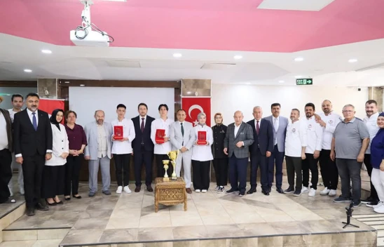 Kahramanmaraşlı şampiyon genç aşçılara anlamlı ödül