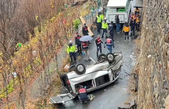 Kamyonet alt yola devrildi, kazada 3 kişi öldü