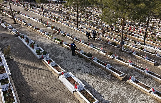 Kapıçam'daki Deprem Şehitliğinde 3'üncü yıl öncesi yoğun mesai