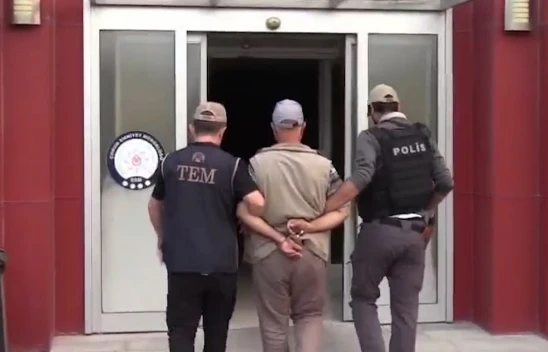 Kırmızı bültenle aranan DEAŞ üyesi yakalandı