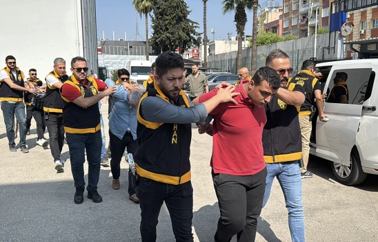 Kumar oynatılan iş yerinde yakalanan 8 zanlıdan 5'i tutuklandı