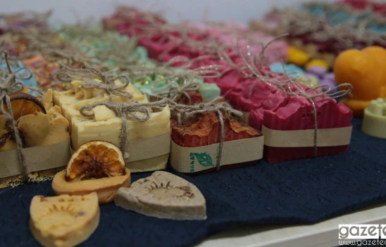 Lise öğrencileri atık yağlardan sabun üretiyor