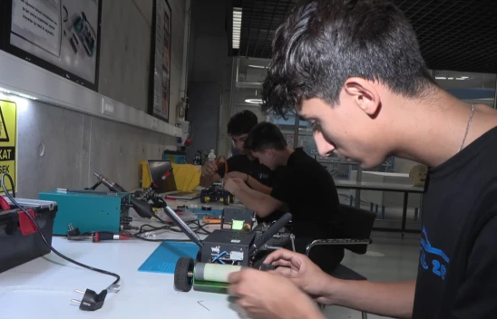Liseliler mini otonom araçla uluslararası yarışmalarda zirveyi hedefliyor