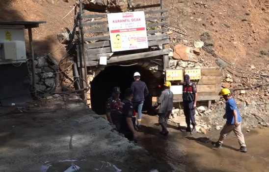 Madendeki göçükte mahsur kalan 2 işçiye hala ulaşılamadı