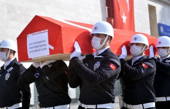 Midibüsün devrilmesi sonucu şehit olan polis için tören düzenlendi